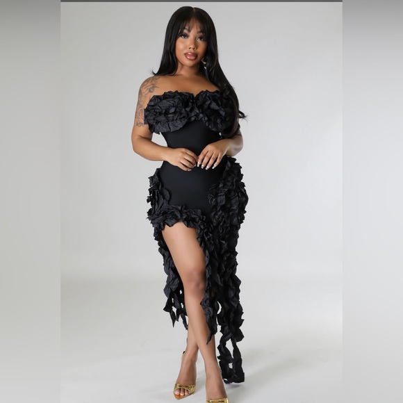 Black strapless don’t stop the party. - Picture 3 of 9